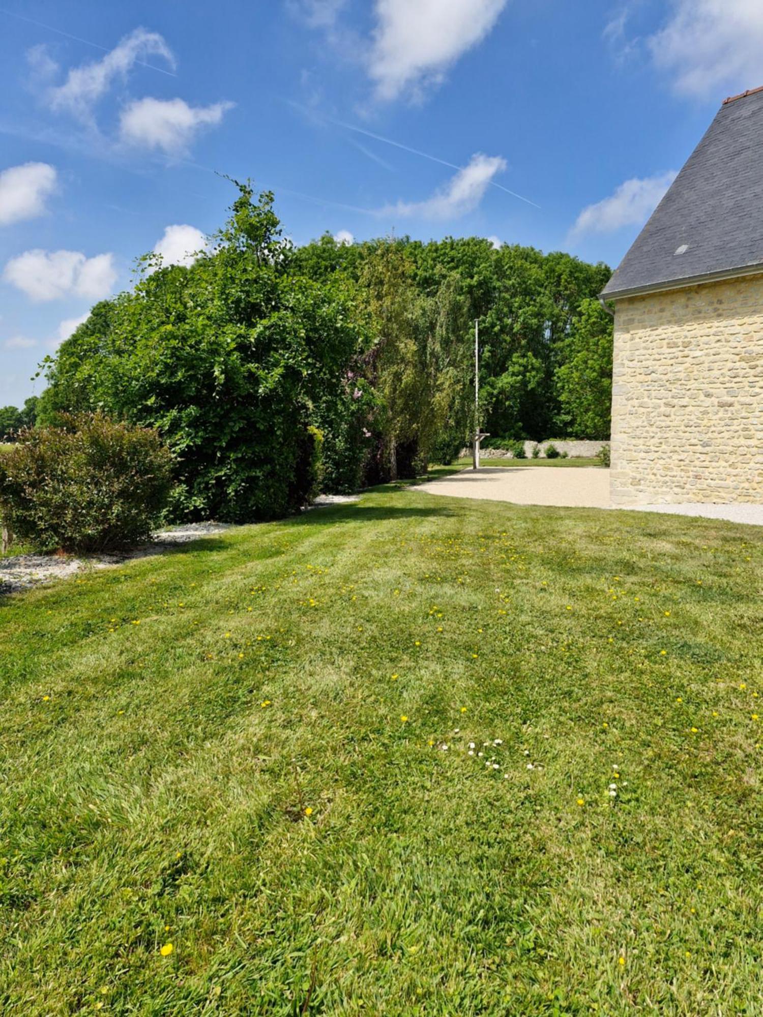 Les Gites Du Val Mandeville-en-Bessin Esterno foto