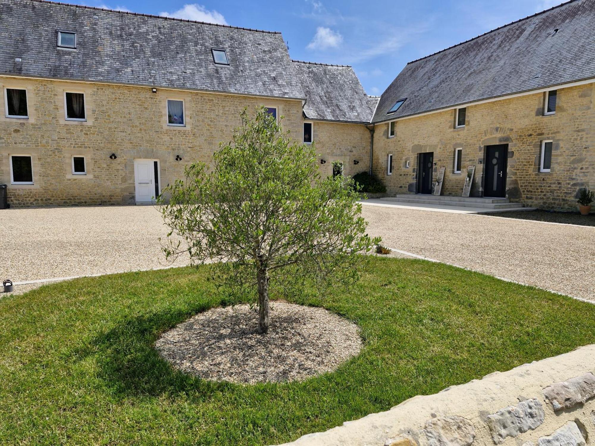 Les Gites Du Val Mandeville-en-Bessin Esterno foto